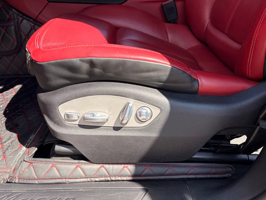 Used 2023 Porsche Macan Turbo AWD/4WD image 28