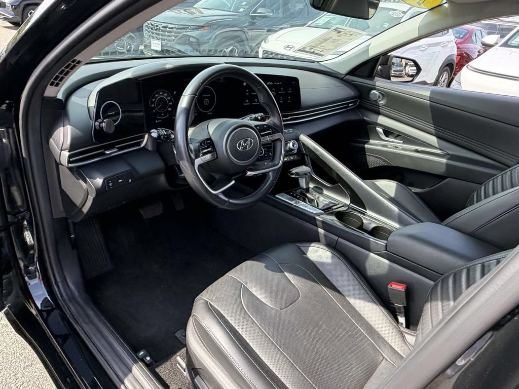 Used 2023 Hyundai Elantra Limited w/ Cargo Package FWD image 11