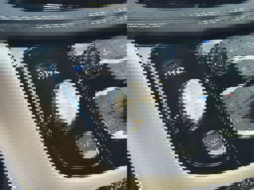 Used 2024 Chrysler Pacifica Select image 17