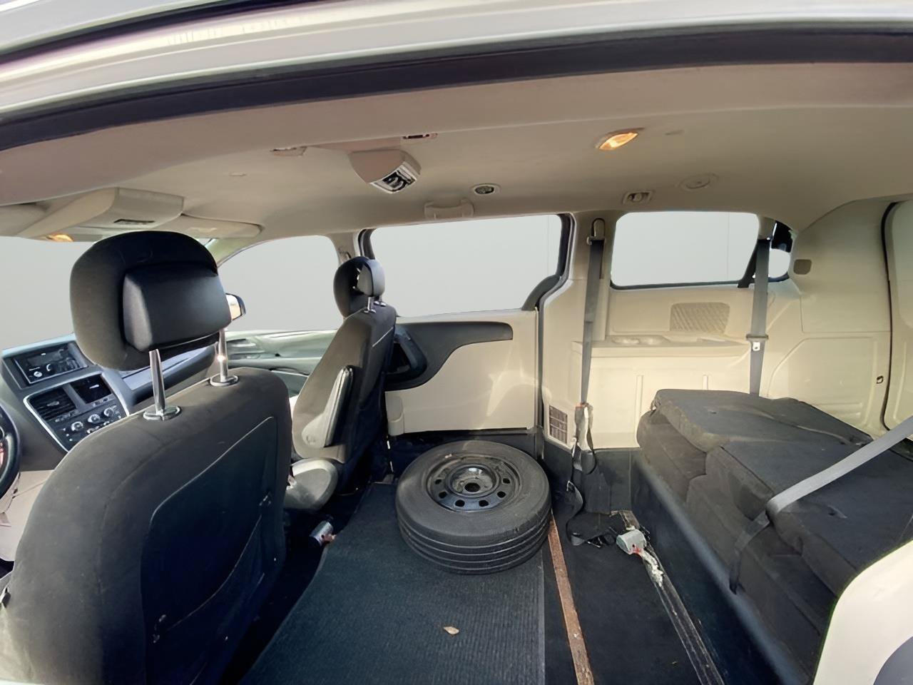 Used 2016 Dodge Grand Caravan SXT FWD image 32