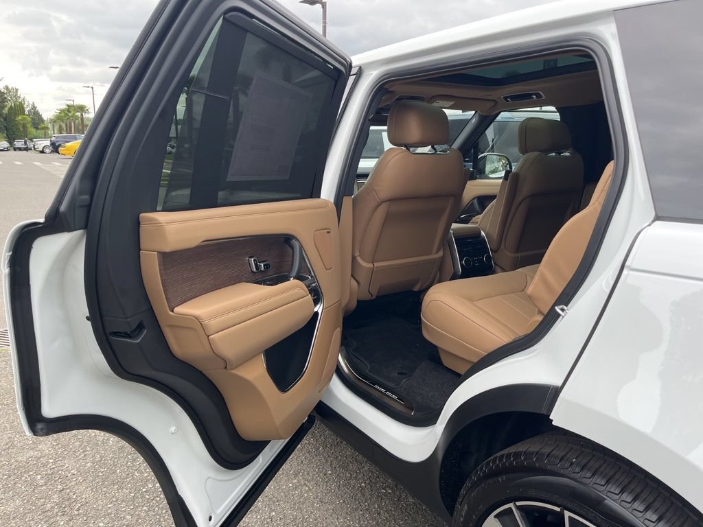 New 2026 Land Rover Range Rover Long Wheelbase SE AWD/4WD image 15