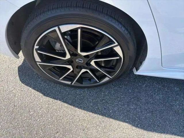 Used 2025 Nissan Sentra SR w/ SR Premium Package FWD image 27