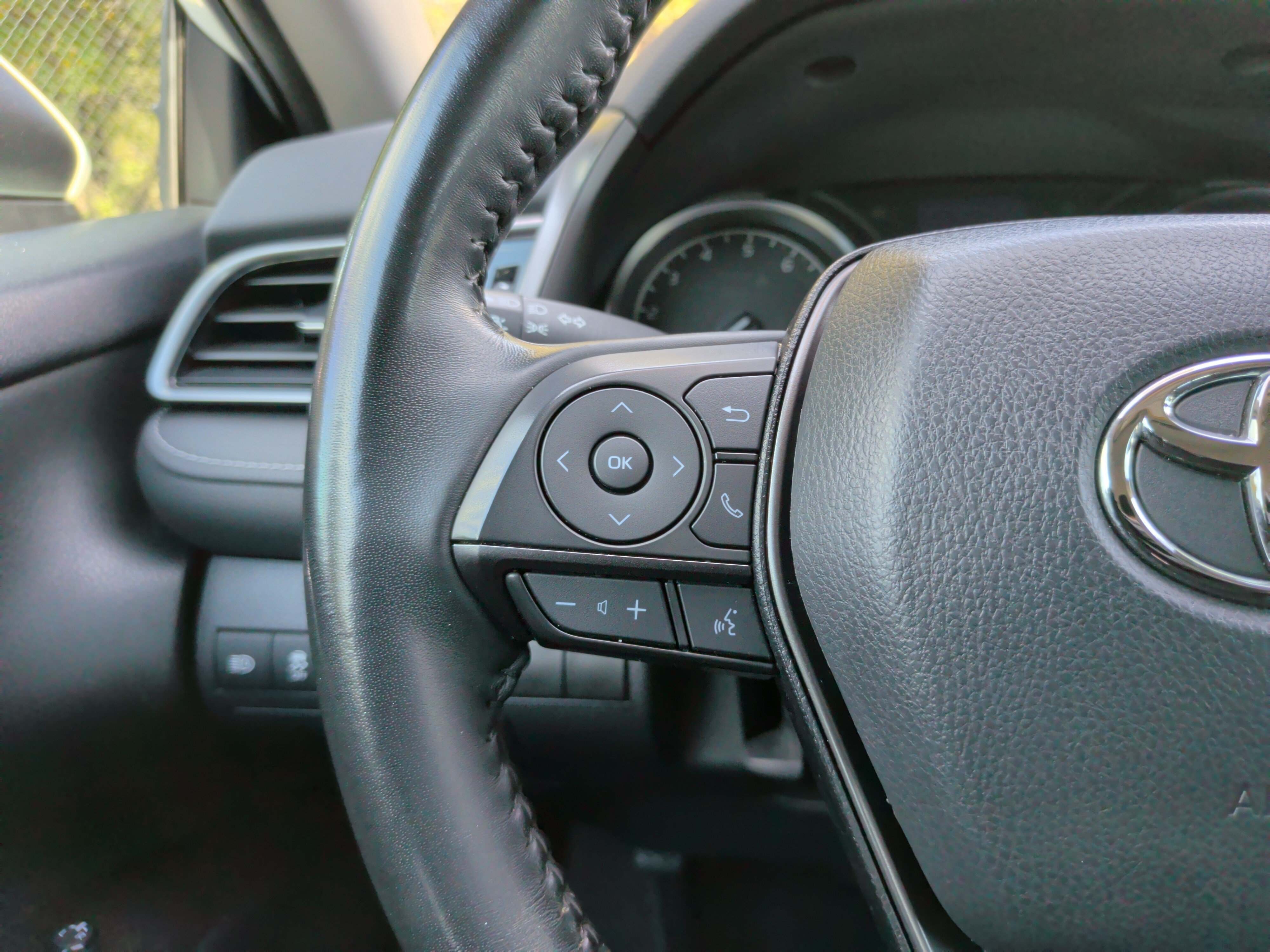 Used 2022 Toyota Camry SE w/ Carpet Mat Package (TMS) FWD image 19