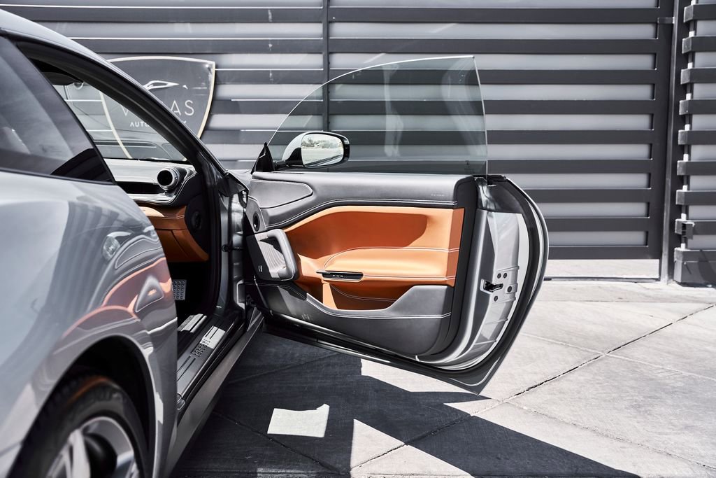 Used 2018 Ferrari GTC4Lusso image 28