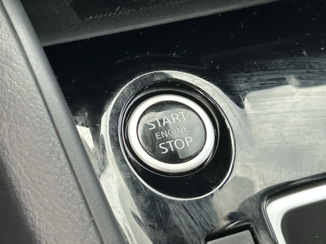 Certified 2025 Nissan Versa SR w/ Trunk Package image 9