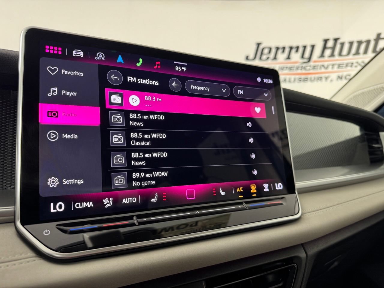 Used 2025 Volkswagen Tiguan SE w/ Panoramic Sunroof Package AWD/4WD image 22