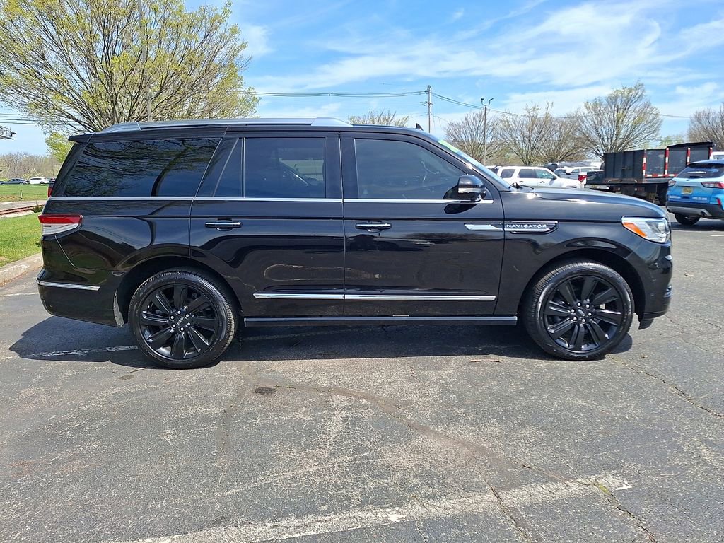 Certified 2024 Lincoln Navigator Reserve AWD/4WD image 10