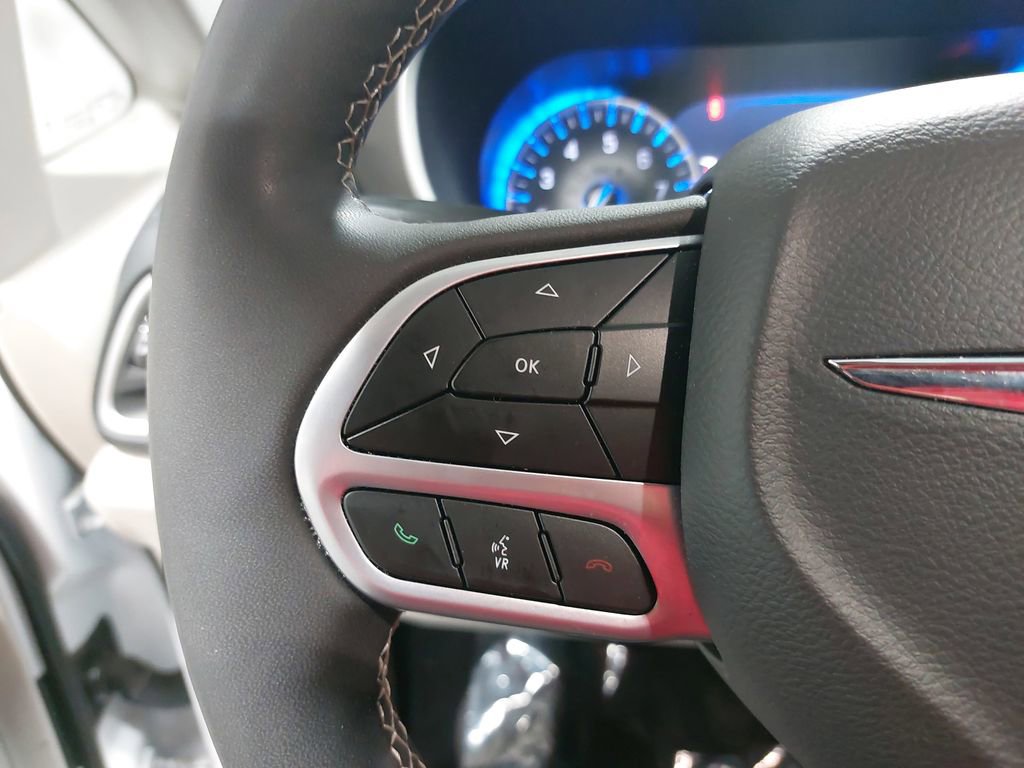 Used 2024 Chrysler Pacifica Touring-L image 27
