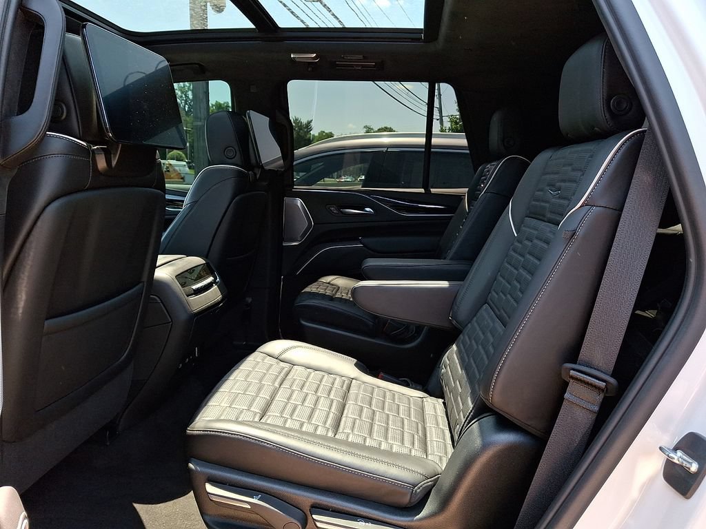 Used 2023 Cadillac Escalade V w/ LPO, ONYX Package AWD/4WD image 10