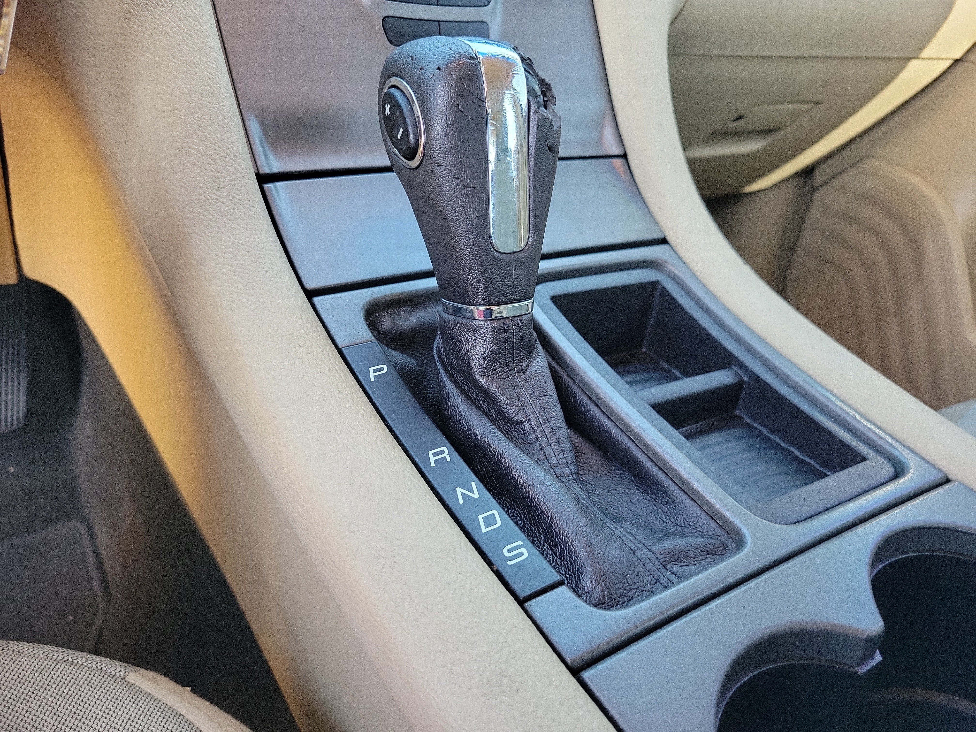 Used 2015 Ford Taurus SE FWD image 19