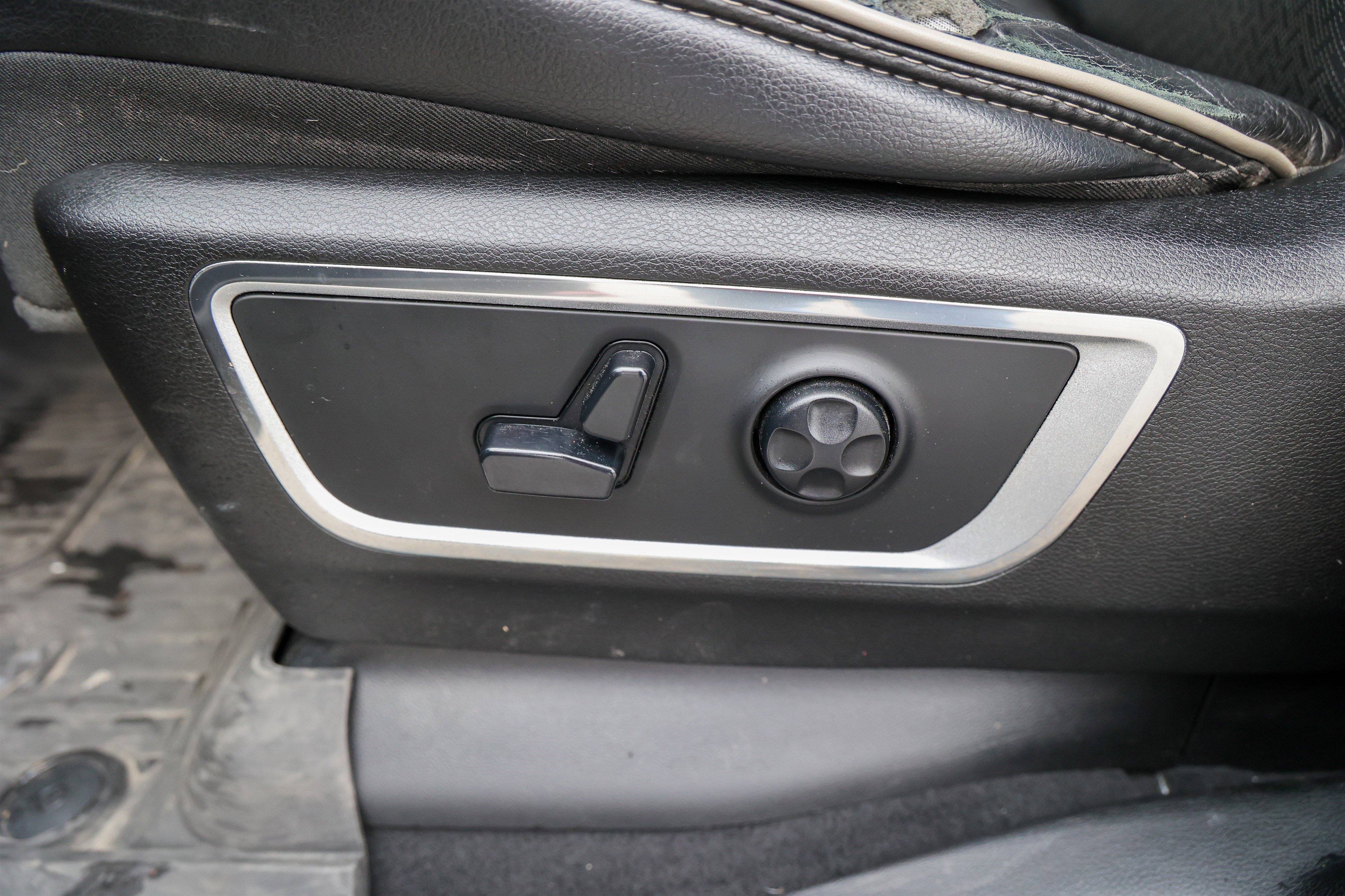Used 2019 RAM 1500 Laramie AWD/4WD image 35