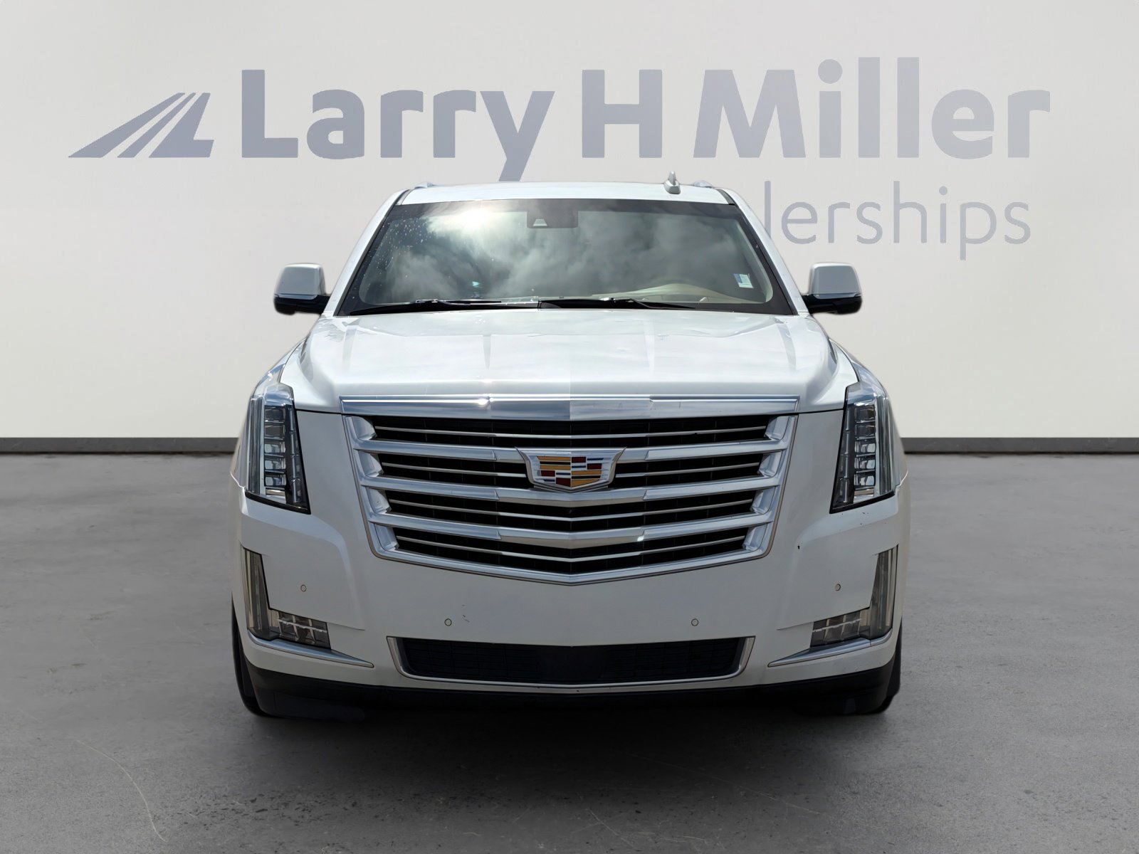 Used 2016 Cadillac Escalade Platinum AWD/4WD image 9