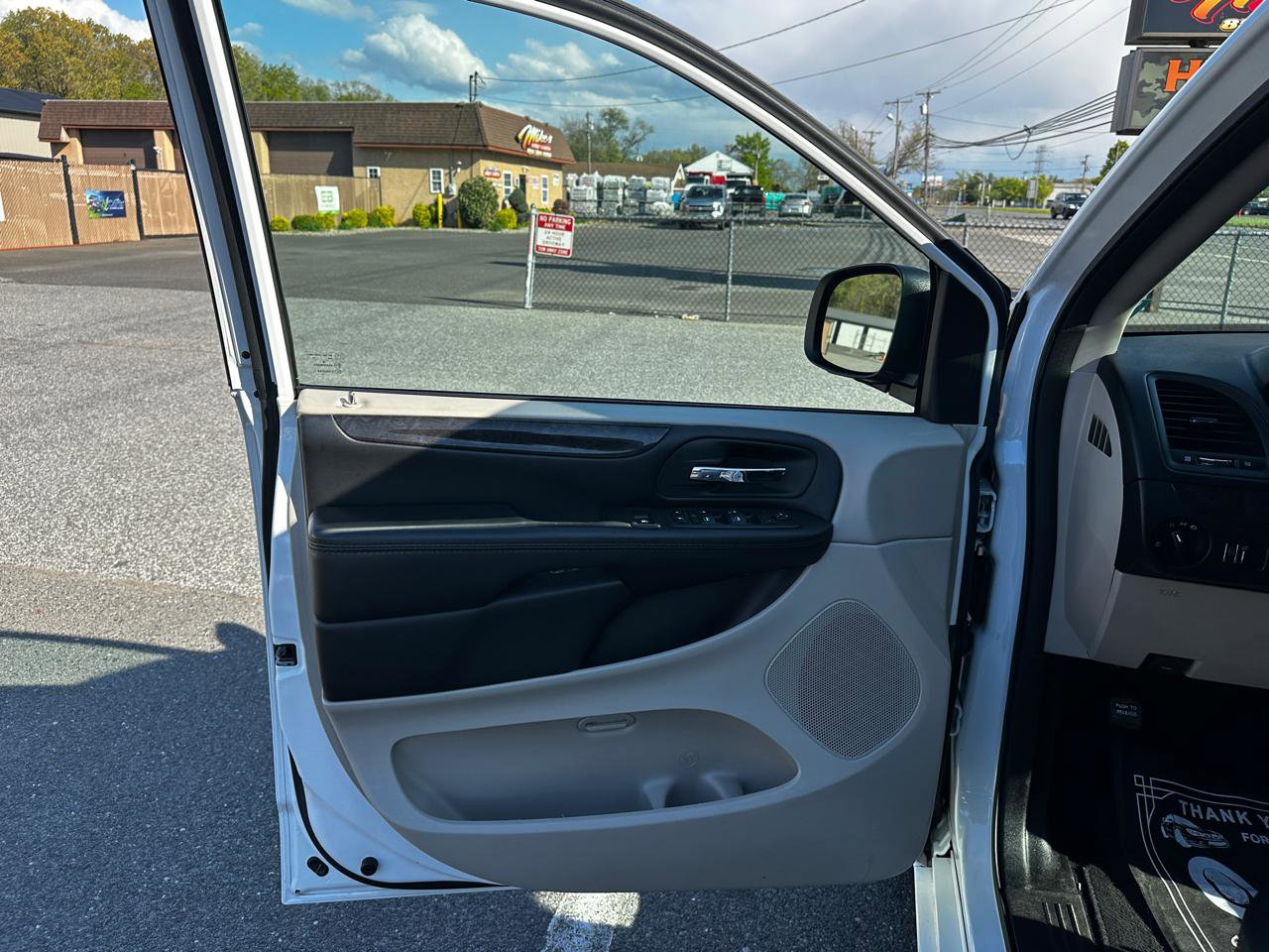 Used 2019 Dodge Grand Caravan SE image 15