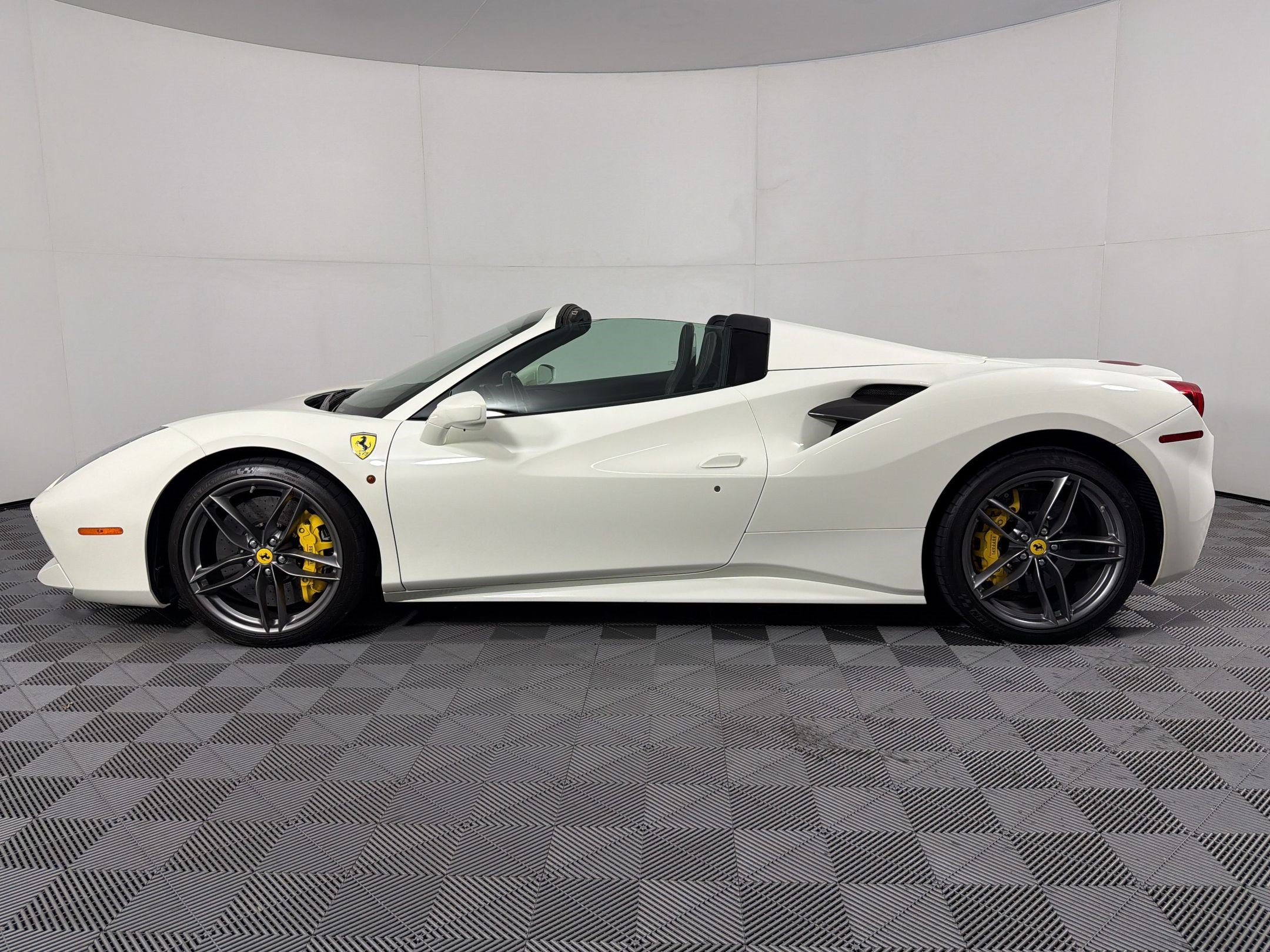 Used 2017 Ferrari 488 Spider RWD image 38
