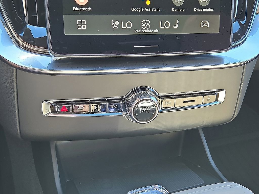 New 2026 Volvo XC90 B6 Plus w/ Protection Package Premier AWD/4WD image 29