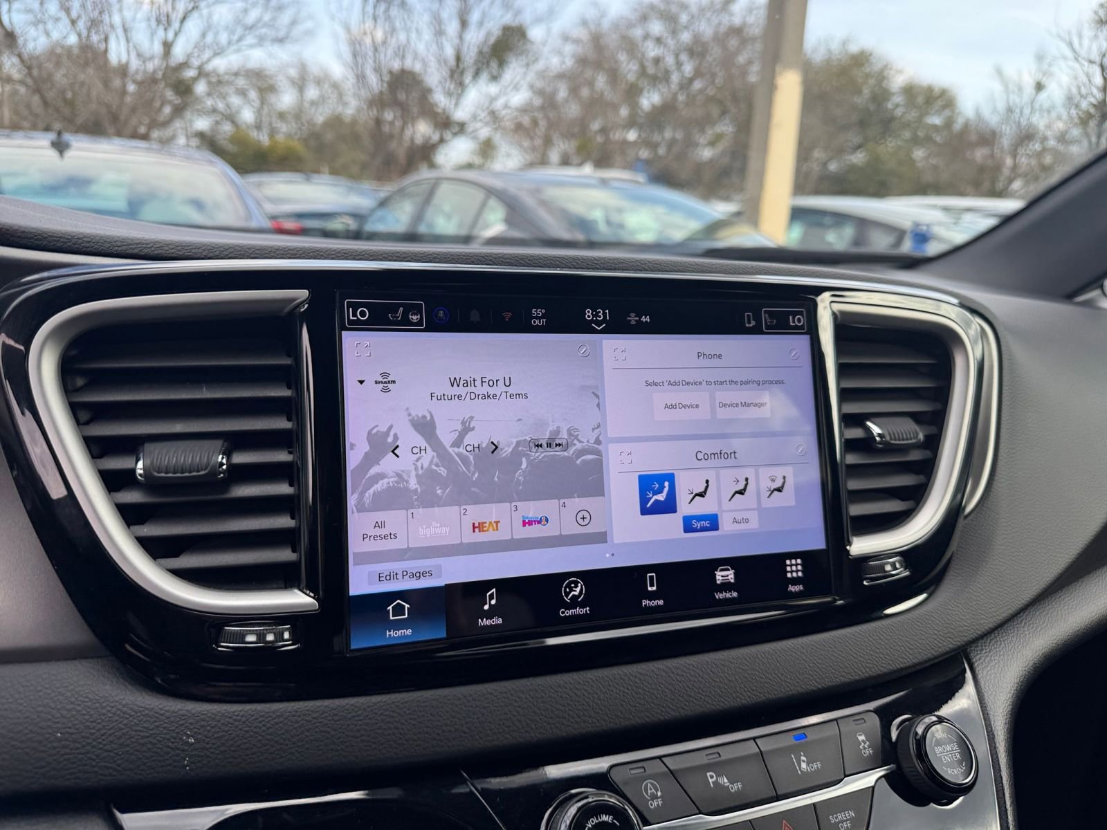 Used 2025 Chrysler Pacifica Select image 20