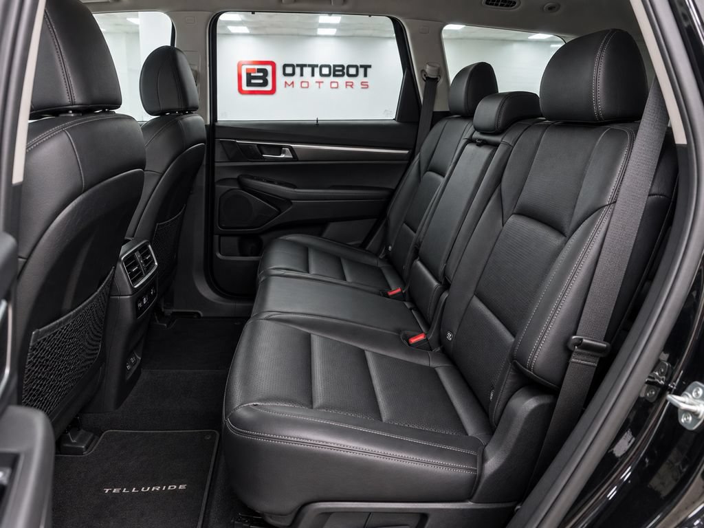 Used 2020 Kia Telluride LX FWD image 16