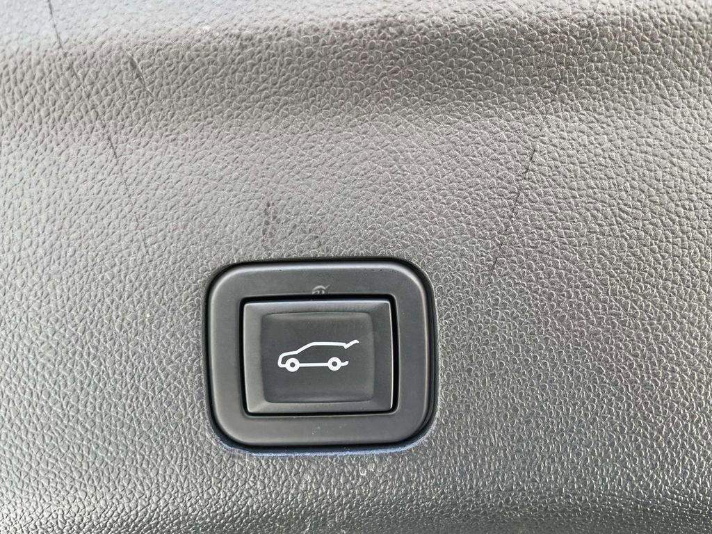 Used 2021 GMC Yukon Denali w/ Denali Ultimate Package image 11