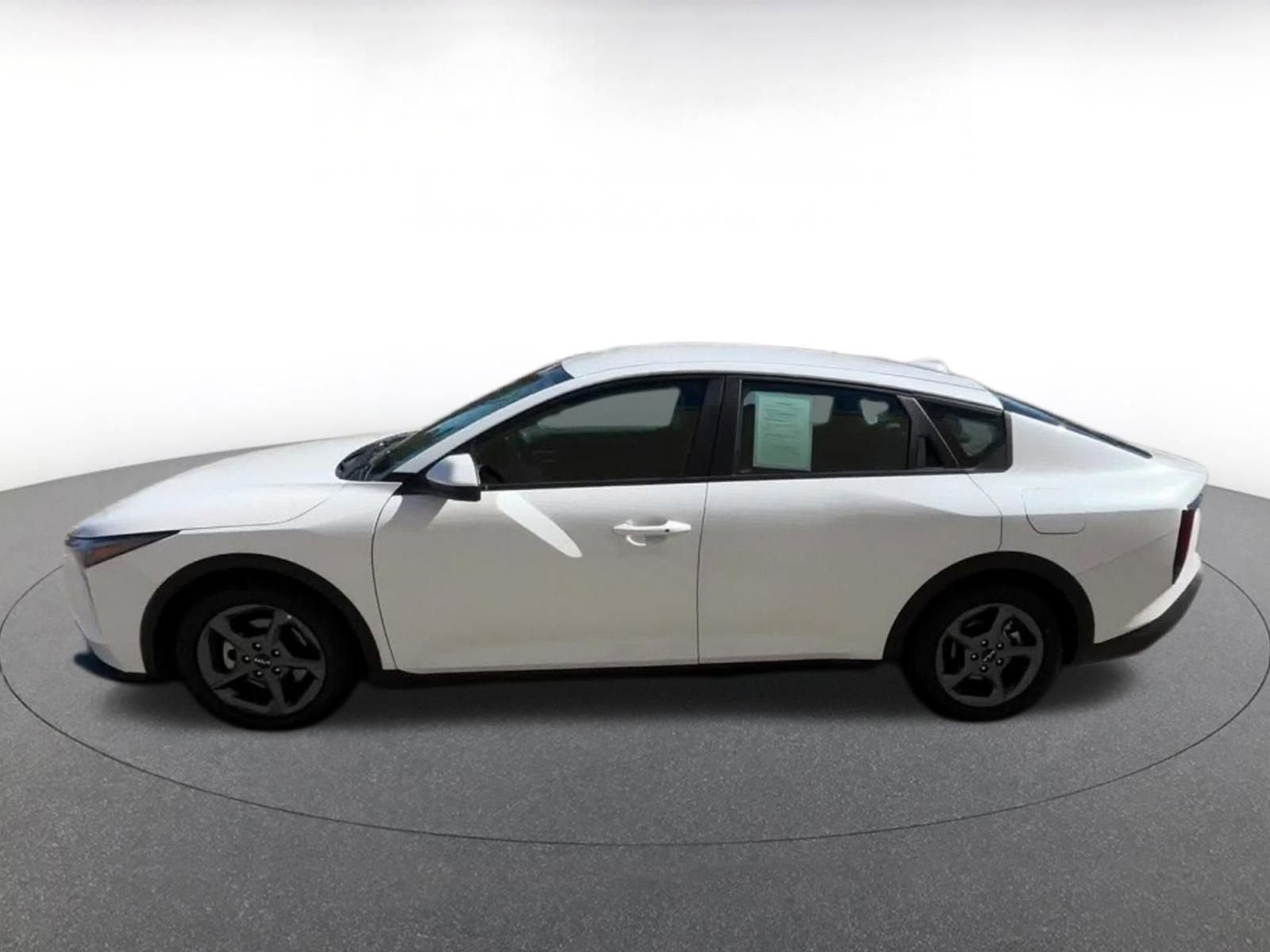 Used 2025 Kia K4 LXS image 9