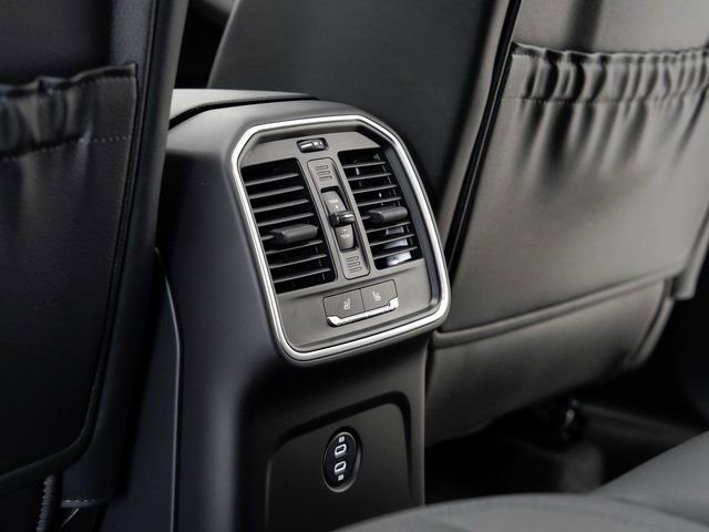 Certified 2025 Porsche Macan image 25