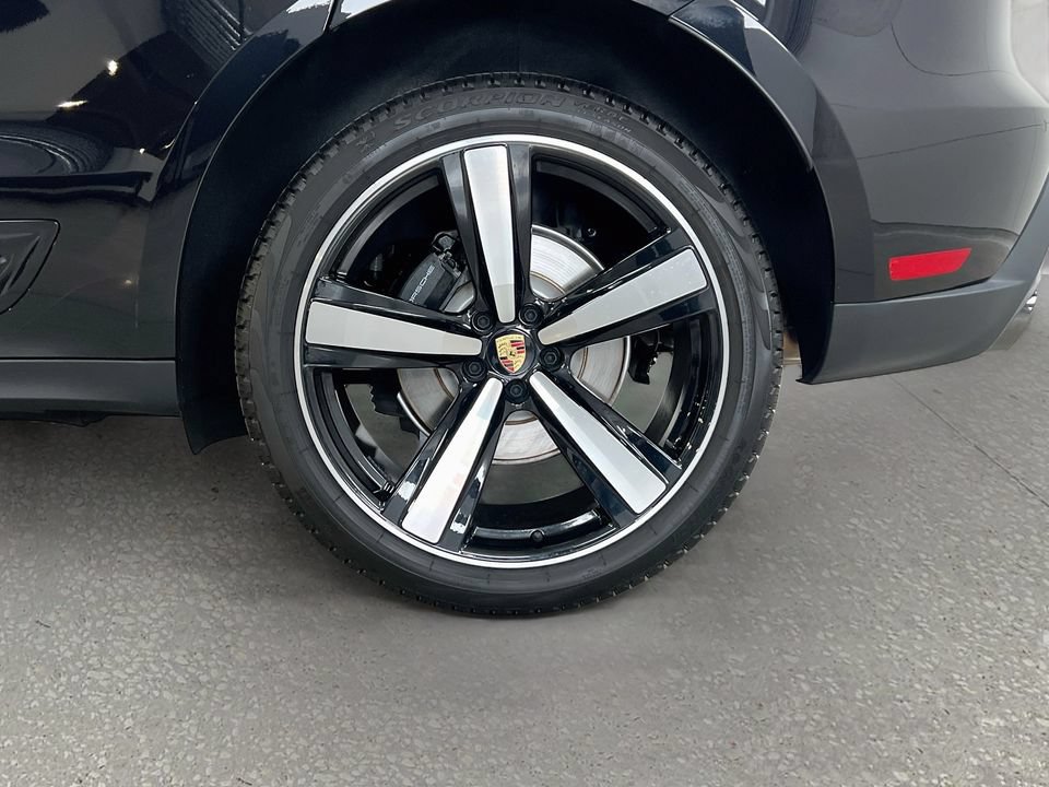 Certified 2026 Porsche Macan AWD/4WD image 33
