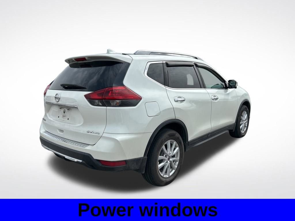 Used 2018 Nissan Rogue SV w/ Premium Package image 4