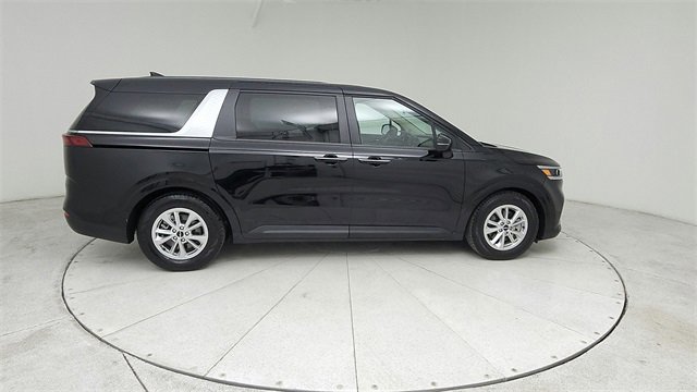 Used 2022 Kia Carnival LX image 4