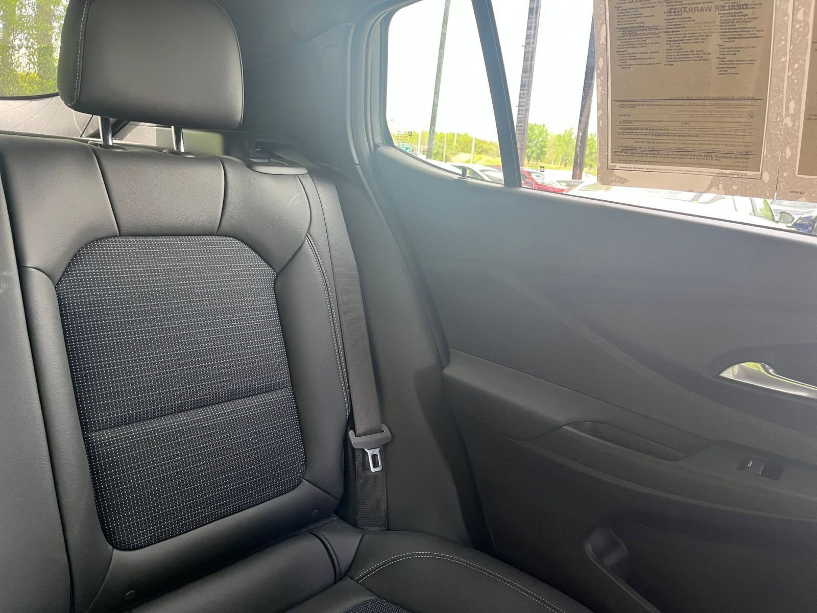 Used 2025 Buick Envista Preferred image 36