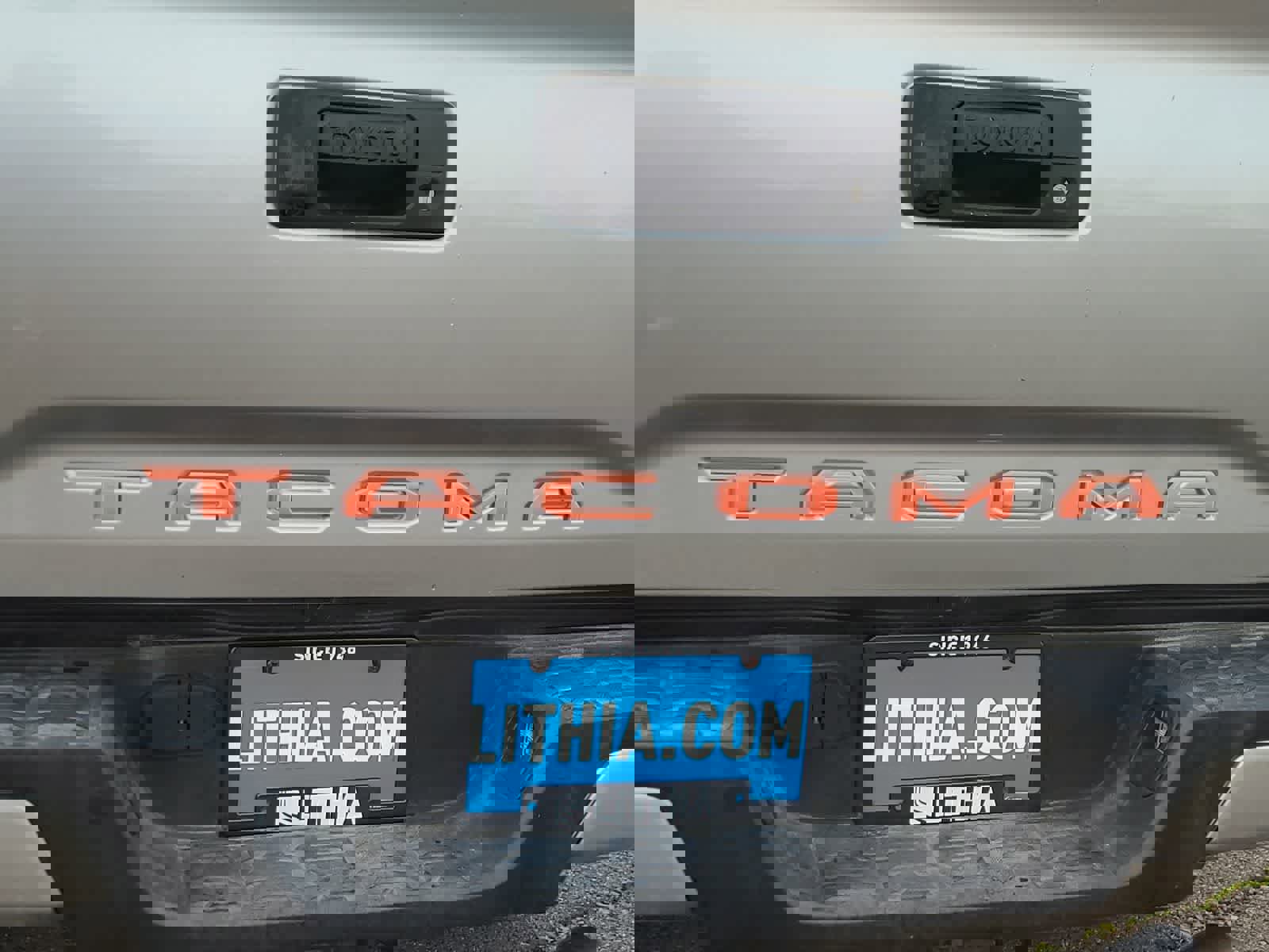 Used 2022 Toyota Tacoma TRD Sport w/ Technology Package image 15