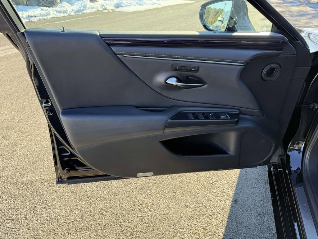 Used 2020 Lexus ES 300h w/ Accessory Package image 12