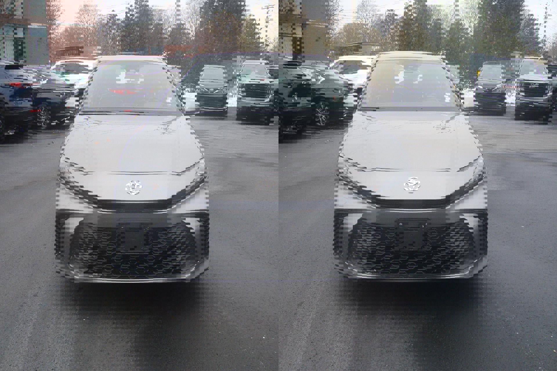 Used 2025 Toyota Camry SE image 2