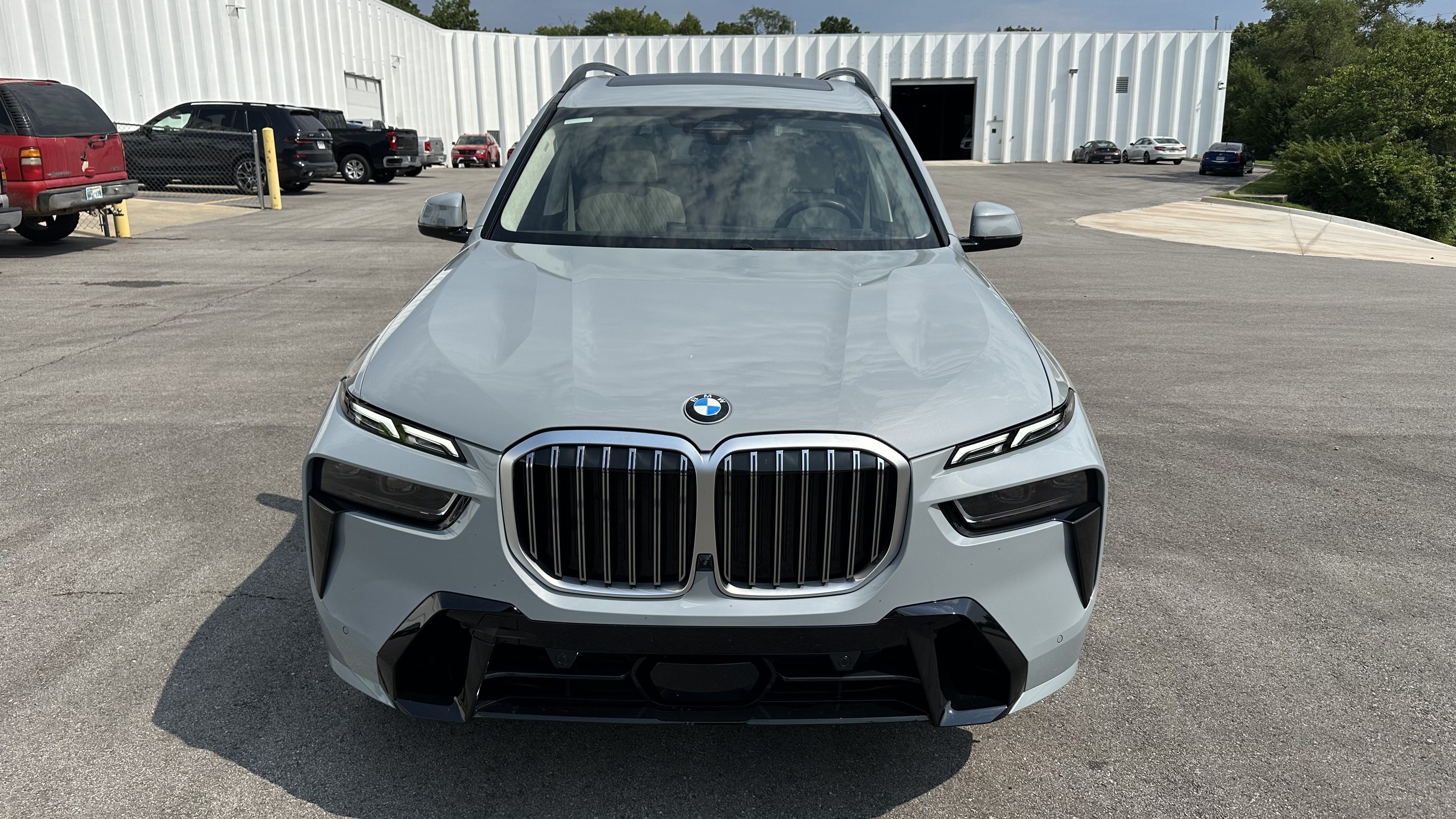 Used 2024 BMW X7 xDrive40i w/ Executive Package AWD/4WD image 3