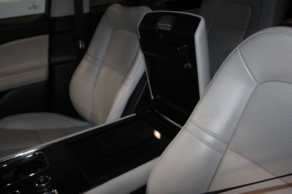 Used 2025 Lincoln Aviator AWD image 23