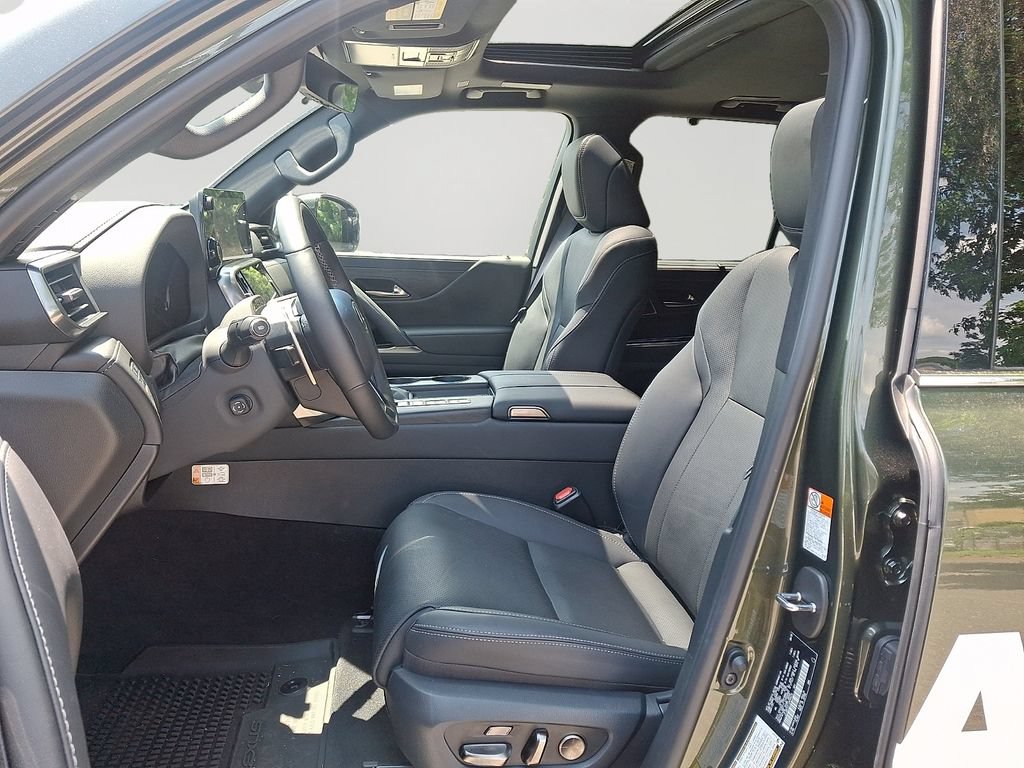 Used 2025 Lexus LX 600 4WD w/ Accessory Package (2T) image 14