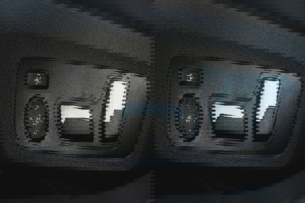 Used 2019 BMW 330i Sedan w/ Convenience Package image 18