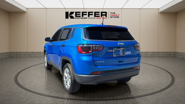 Used 2024 Jeep Compass Sport image 3