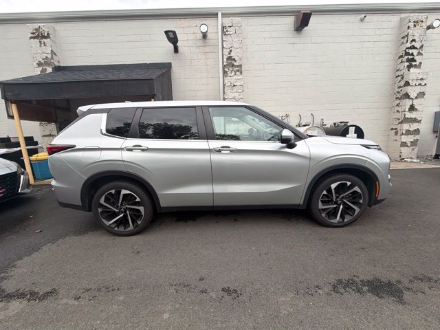 Used 2024 Mitsubishi Outlander SE FWD image 4