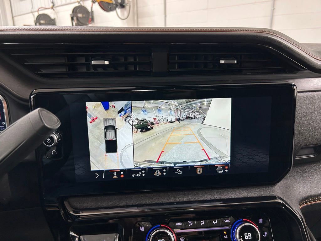 Used 2025 GMC Sierra 3500 AT4 w/ AT4 Premium Plus Package AWD/4WD image 24