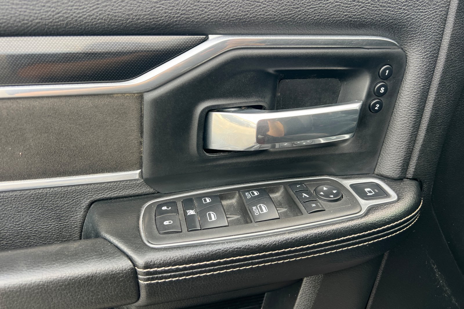 Used 2022 RAM 2500 Laramie AWD/4WD image 16