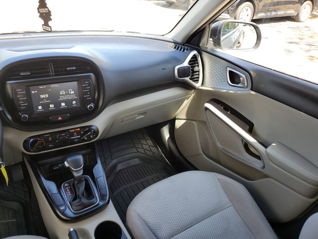 Used 2021 Kia Soul LX image 13