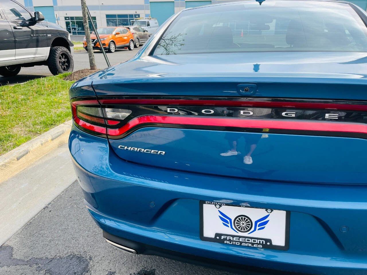 Used 2023 Dodge Charger SXT image 9