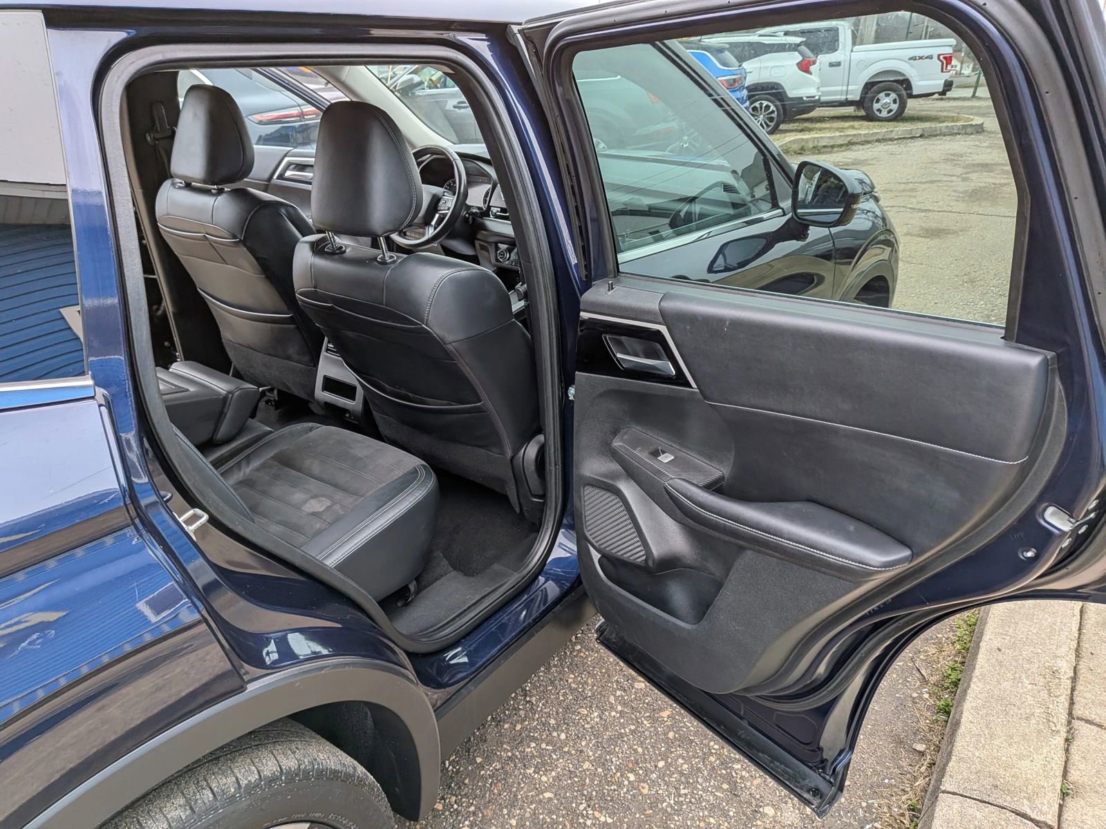 Used 2022 Mitsubishi Outlander SE image 36