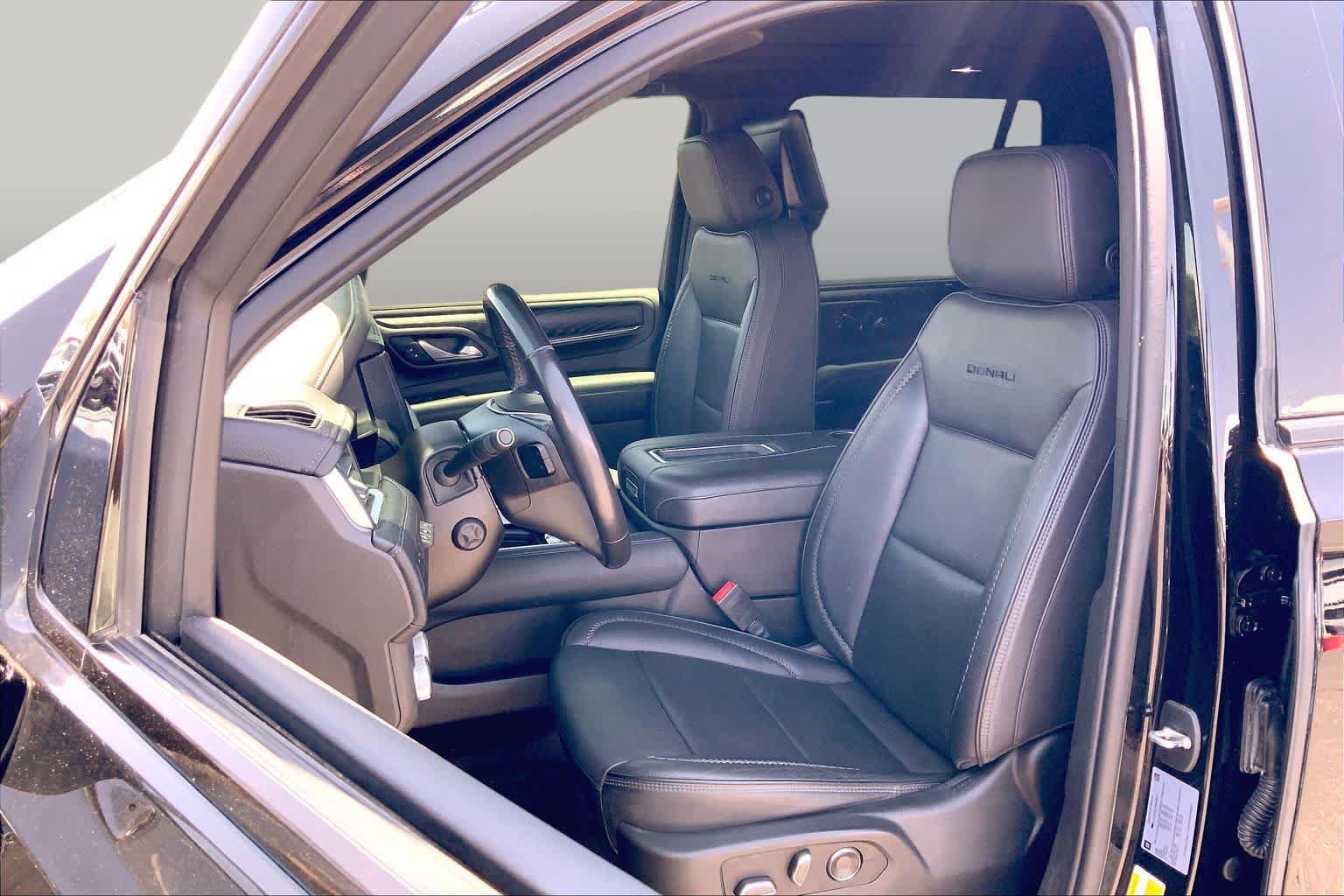 Used 2021 GMC Yukon Denali w/ Denali Premium Package AWD/4WD image 8