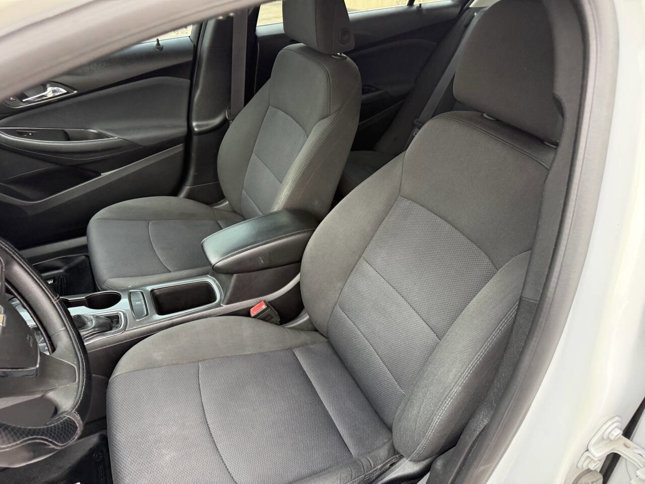 Used 2017 Chevrolet Cruze LT image 16