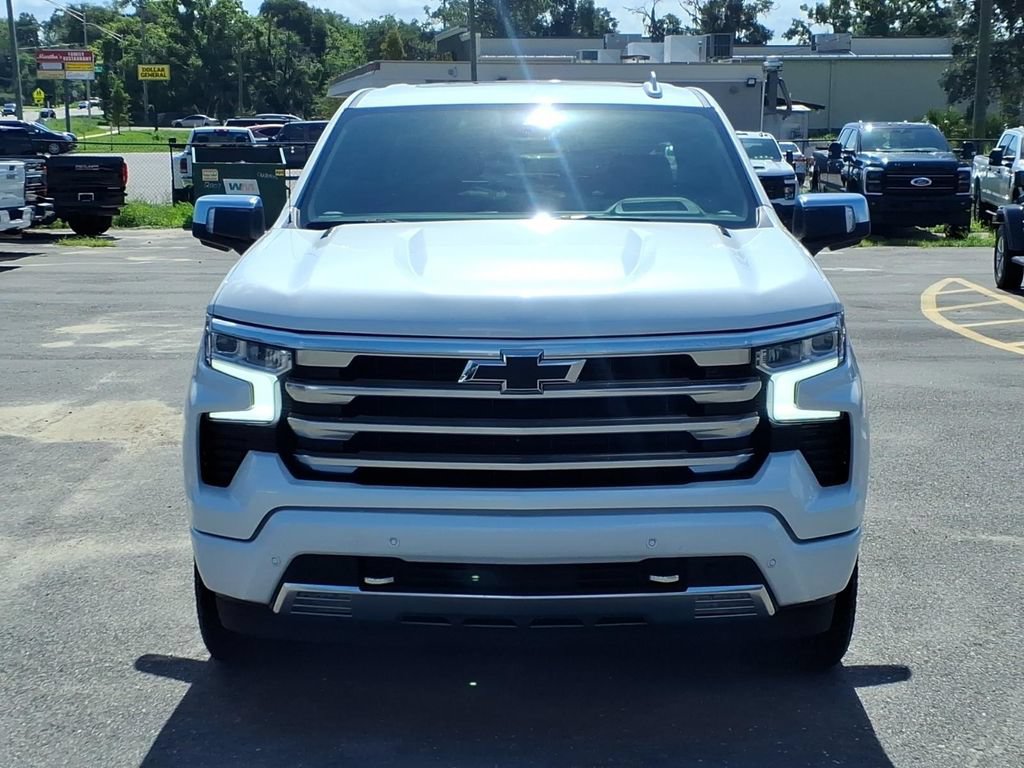 Used 2024 Chevrolet Silverado 1500 High Country w/ Technology Package AWD/4WD image 2