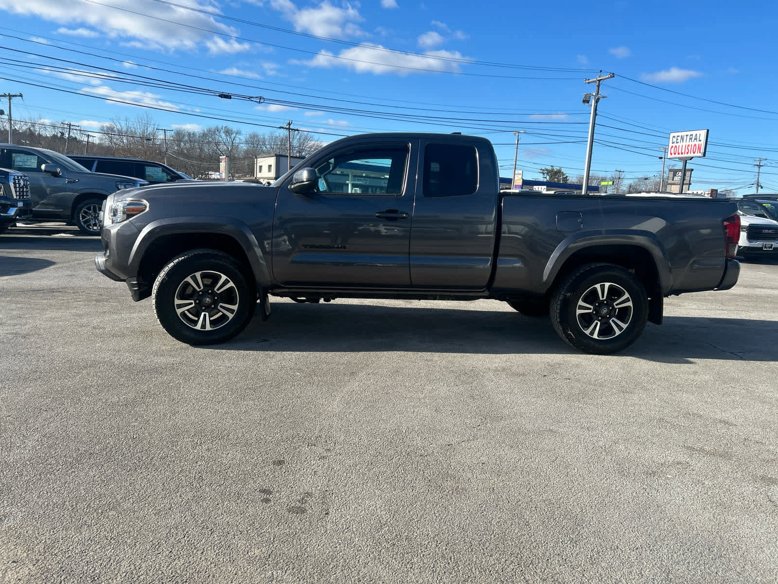 Used 2018 Toyota Tacoma TRD Sport image 4