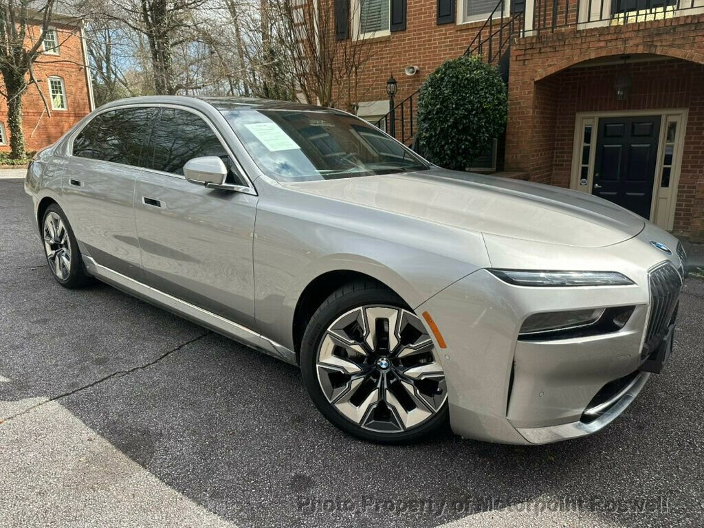 Used 2023 BMW i7 xDrive60 w/ Executive Package 2 AWD/4WD image 2