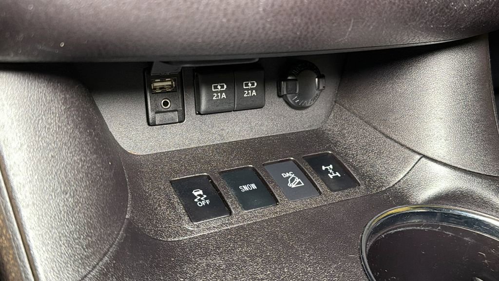 Used 2018 Toyota Highlander SE image 29