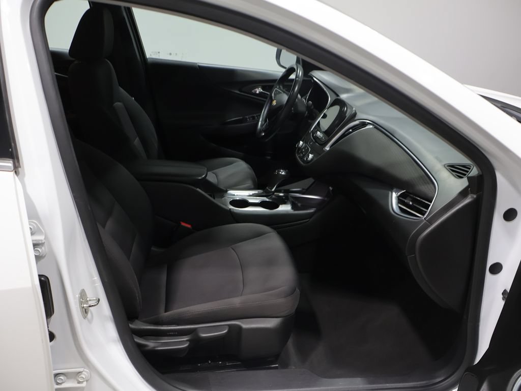 Used 2018 Chevrolet Malibu LT FWD image 23