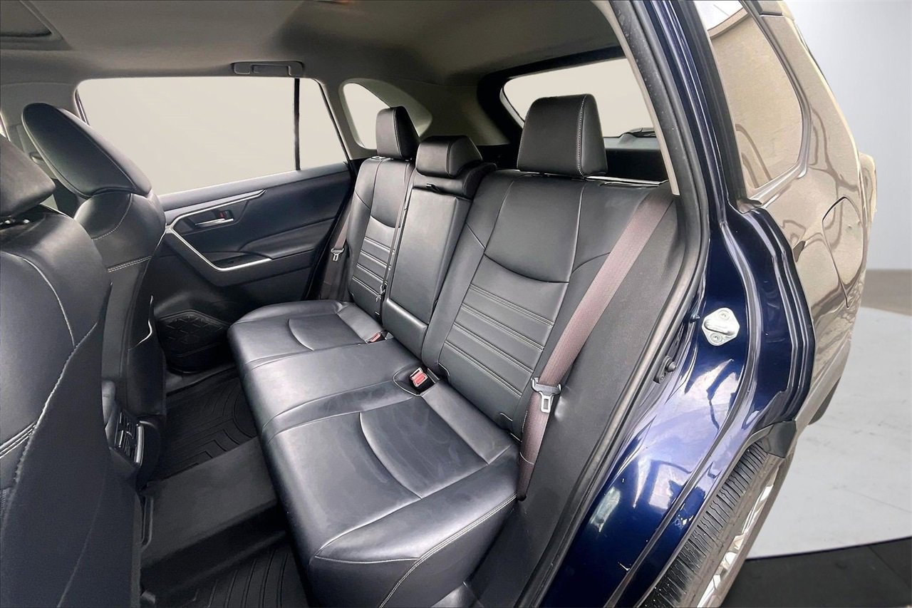 Used 2020 Toyota RAV4 XLE Premium image 23
